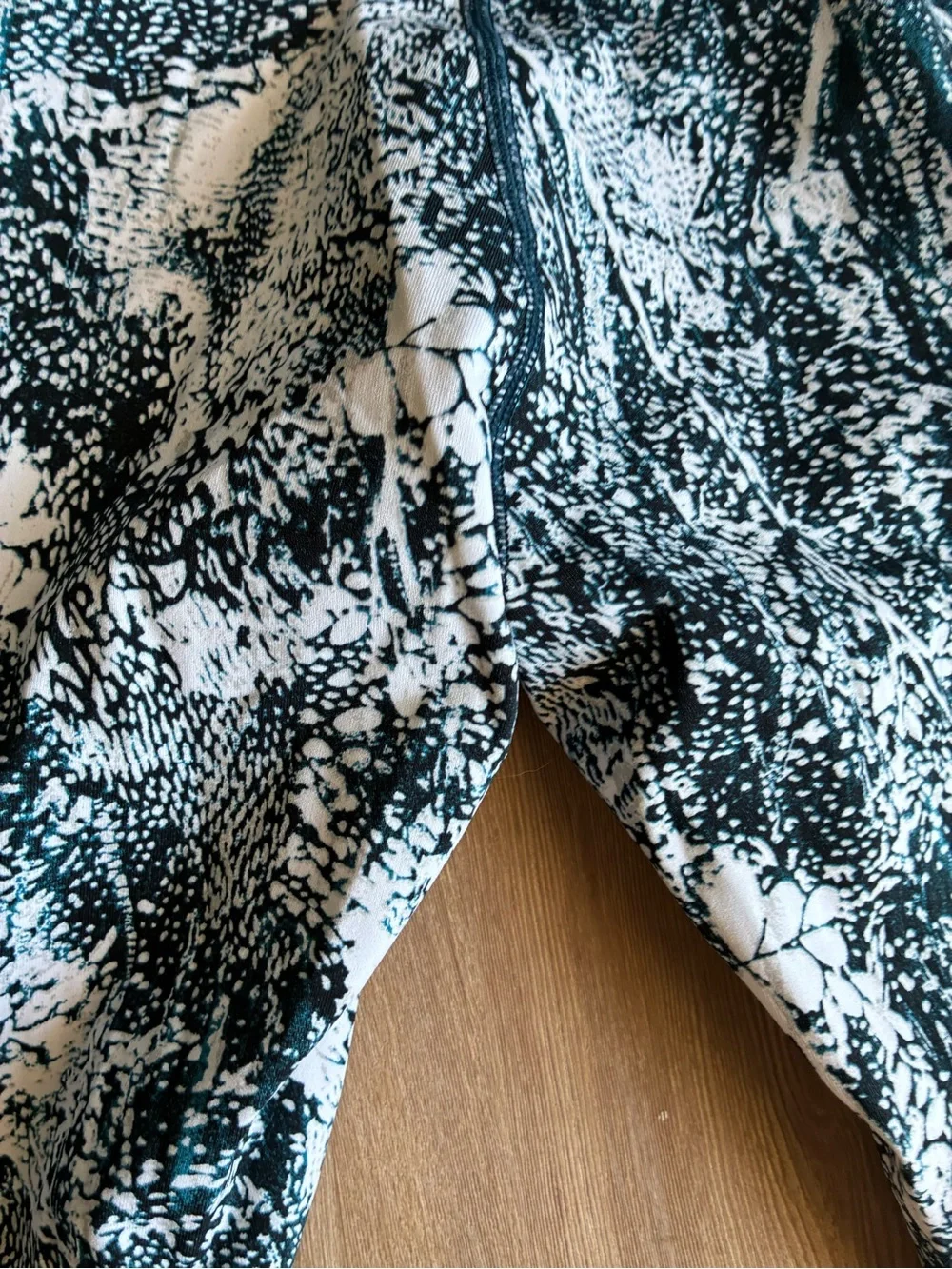 Lululemon Never Still Crop leggings sheer mesh  *21